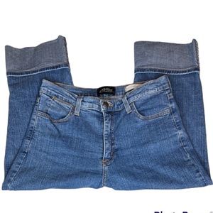 ❤️ 2 FOR $20--NYDJ High Rise Capris. Women’s Size 8